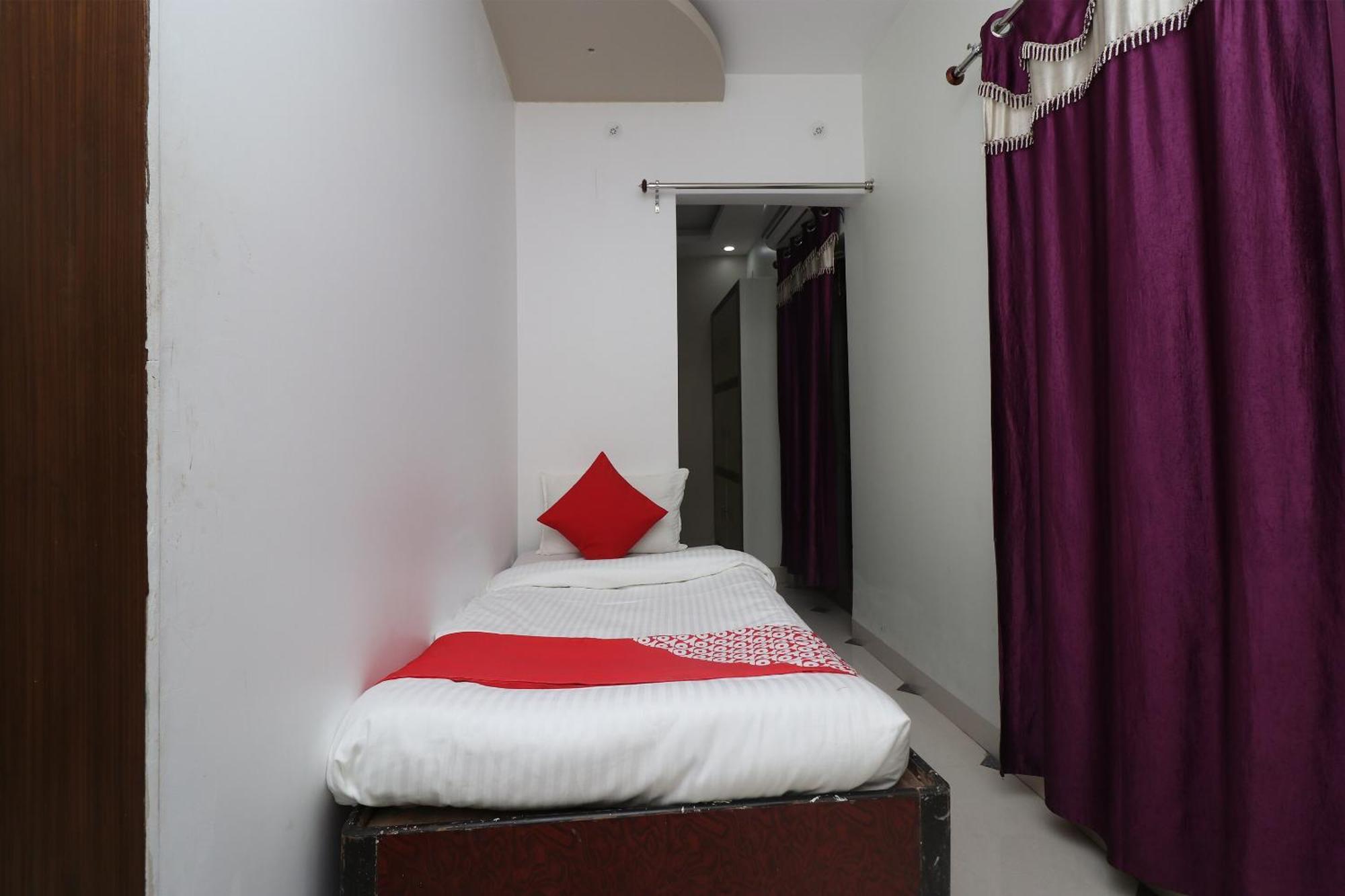 Hotel O Swastik Resort Colonelganj Exteriör bild
